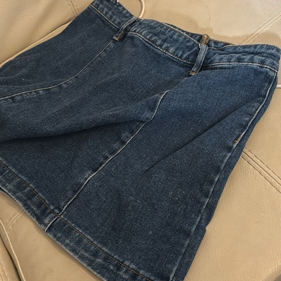 Kendall and Kylie Jean skirt - Picture 3 of 3